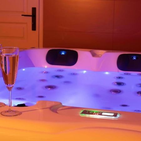 Hauteville  Suite & Spa Privatif Domaine Des Demoiselles מראה חיצוני תמונה