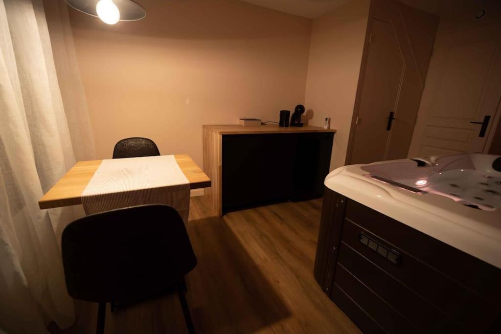 Hauteville  Suite & Spa Privatif Domaine Des Demoiselles מראה חיצוני תמונה